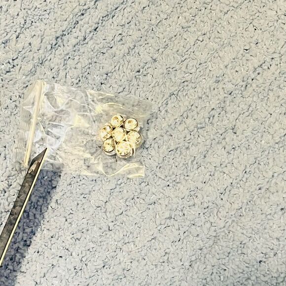 NWT Fuzzy V-Neck Light/Baby Blue Cardigan w/ Flower Buttons &Semi Bubble Sleeves - Picture 5 of 6